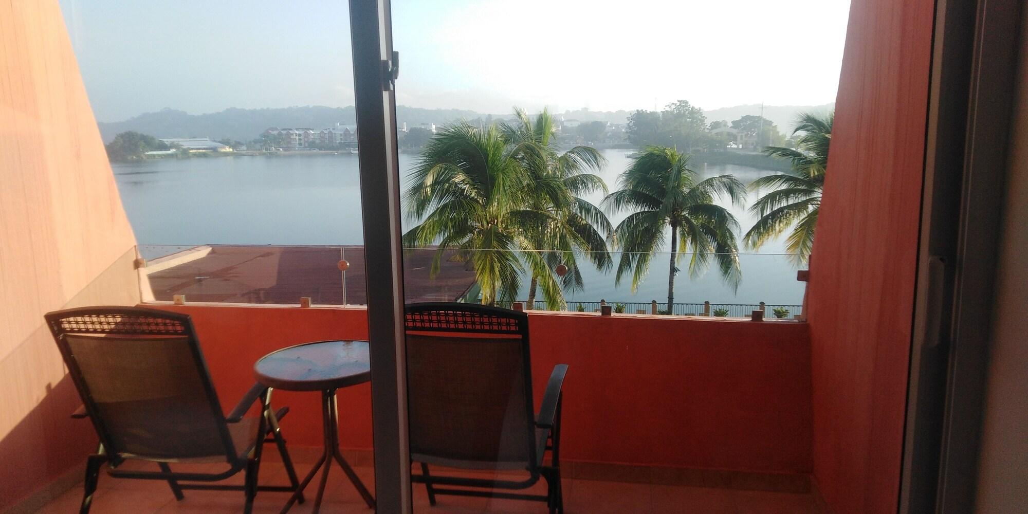 Peten Esplendido Flores Exterior photo