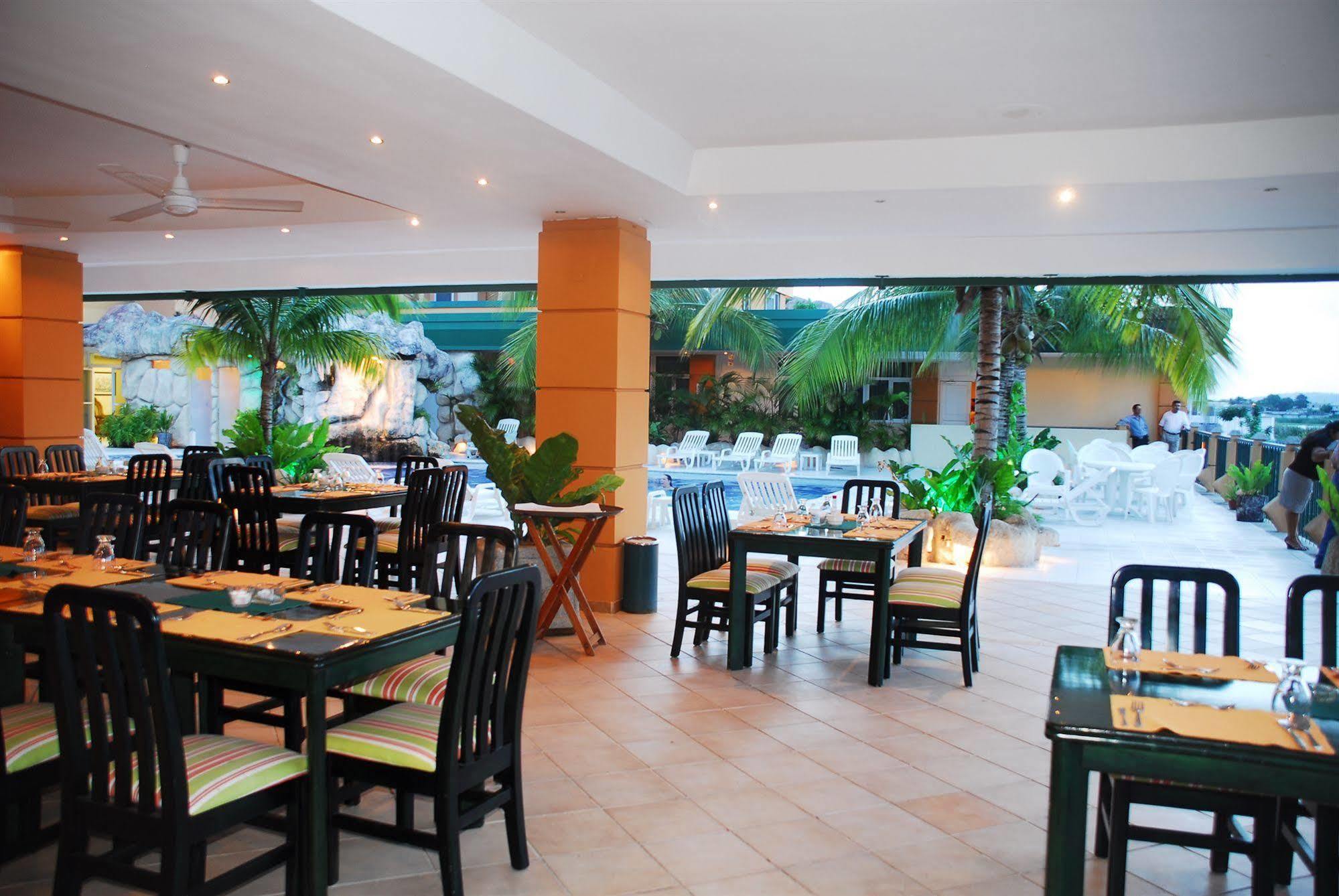 Peten Esplendido Flores Exterior photo