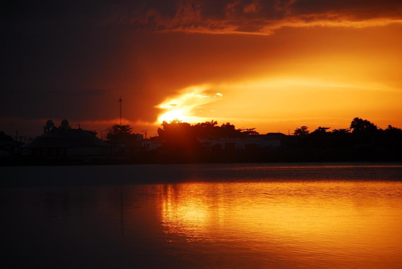 Peten Esplendido Flores Exterior photo