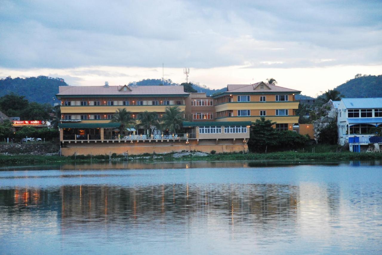 Peten Esplendido Flores Room photo